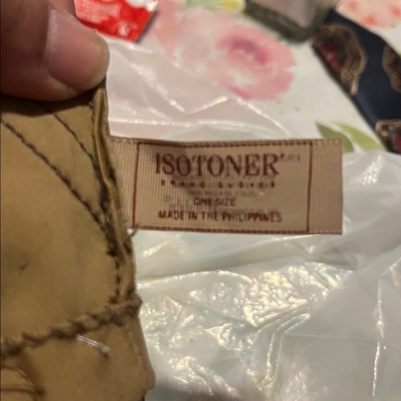 ISOTONER Tan Lined Gloves One Size - Picture 4 of 6